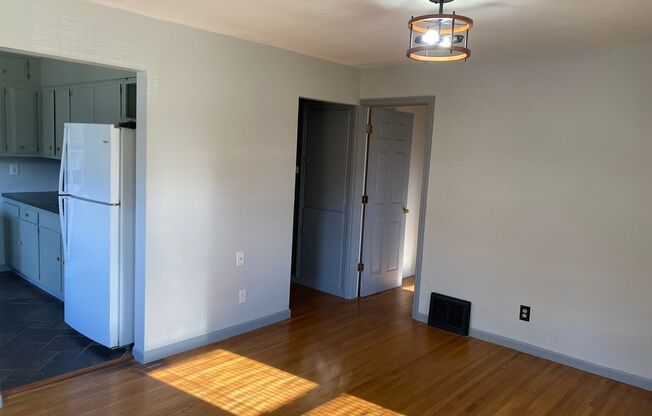 2 beds, 1 bath, $900