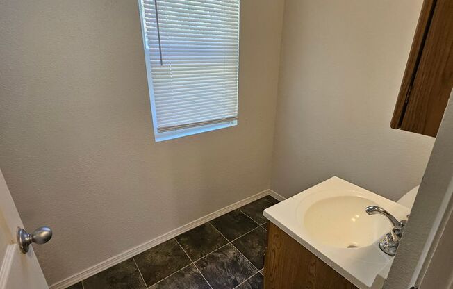 2 beds, 1 bath, $775