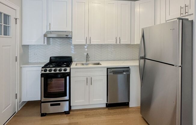 Studio, 1 bath, 520 sqft, $2,100, Unit 638-52