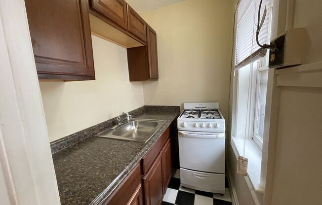 Studio, 1 bath, $825, Unit 302