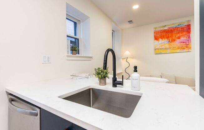 2 beds, 1 bath, 729 sqft, $2,016, Unit A-302