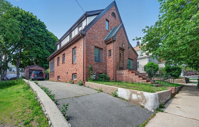 28 THURLOW AVE