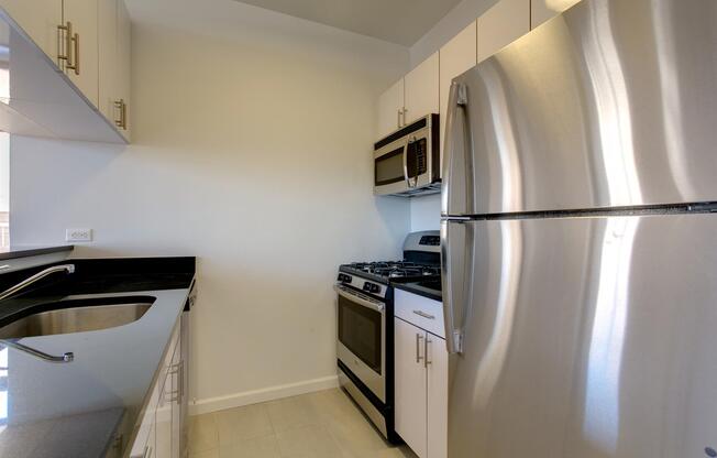 1 bed, 1.5 baths, $5,800, Unit 17B