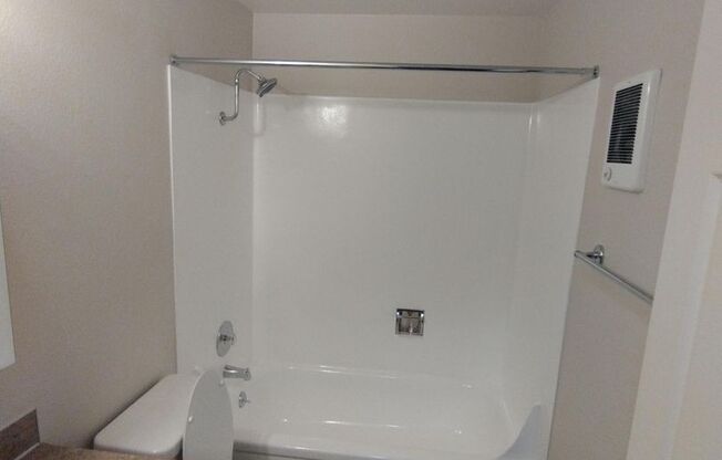 2 beds, 1 bath, 776 sqft, $1,500, Unit 092