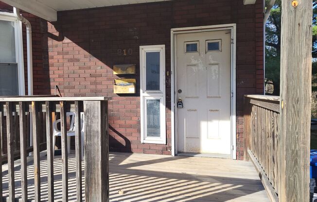 2 beds, 1 bath, $1,250, Unit Unit 2