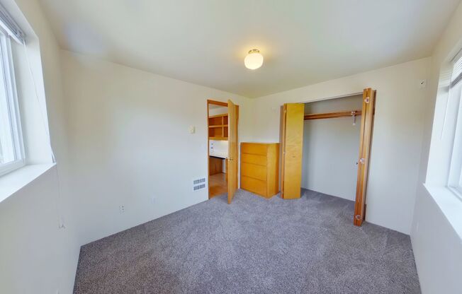 1 bed, 1 bath, $1,200, Unit B