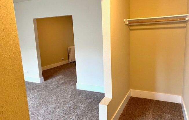 1 bed, 1 bath, 725 sqft, $1,000, Unit 826-A