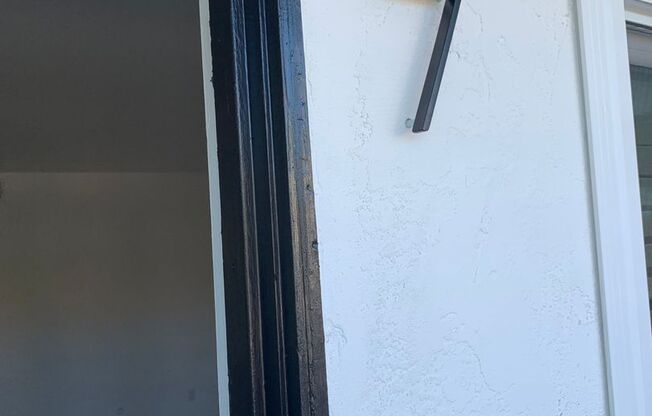 Now Available 1 & 2 Bedroom Renovated Apts!