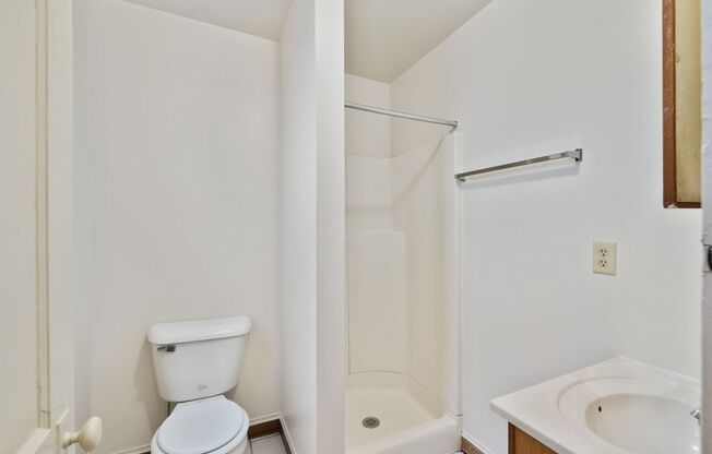3 beds, 2 baths, 1,700 sqft, $1,600, Unit 06