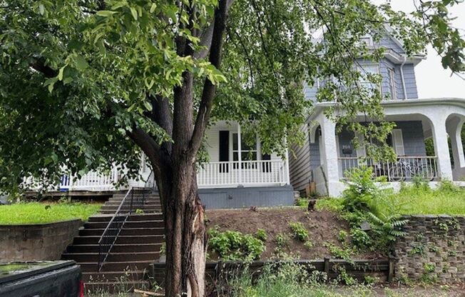 703 N 18 ST