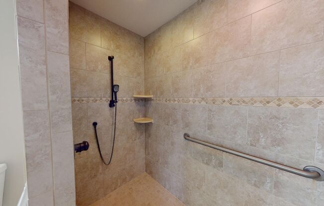 4 beds, 2.5 baths, $2,100