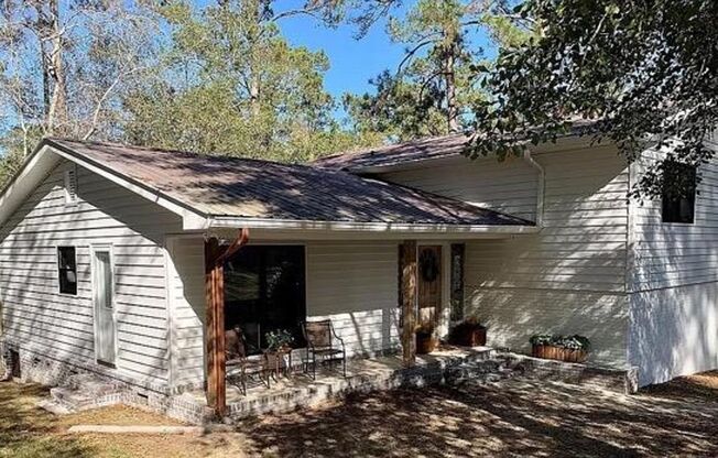 Spacious 4BR Home with Oversized Garage and Fenced Backyard in Valdosta!