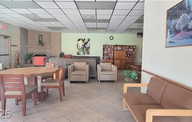 Inviting 2-Bedroom Condo with Pool, Spa & Fireplace
