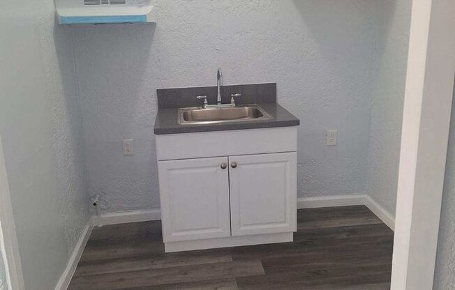 Studio, 1 bath, 400 sqft, $1,850, Unit 206