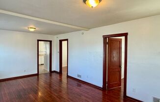 Spacious 3 bed/1.5 Bedroom House Close to Blackstone and Major Universities