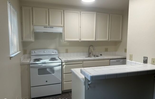 2 beds, 1 bath, $1,265, Unit 3