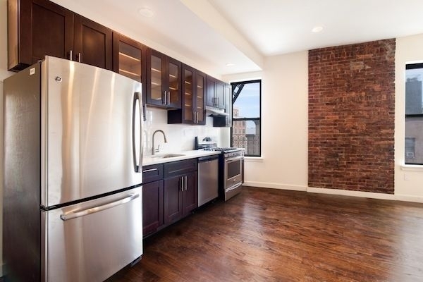 154 Adelphi St.