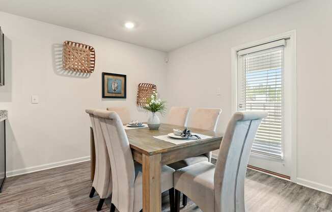 Emerald Lakes Single Family Rentals Ocean Springs, MS, beautiful dining room