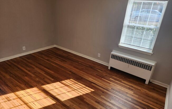 2 beds, 1 bath, 897 sqft, $2,235, Unit B-05