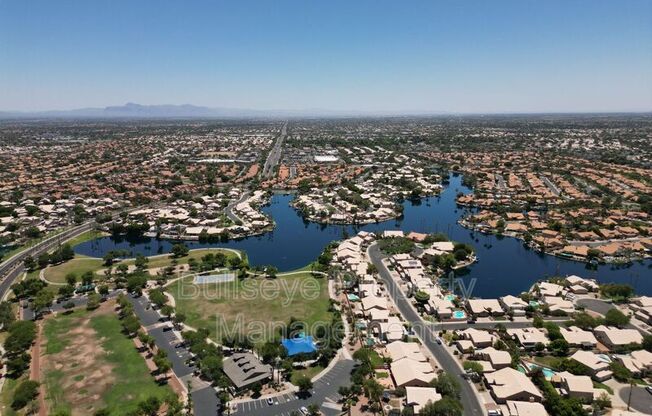 809 S LAGOON DR