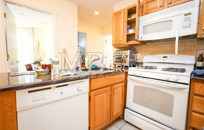 3 beds, 1 bath, 750 sqft, $4,900, Unit 501