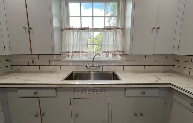 Spacious Multi-Level Living with Vaulted Ceilings and Backyard Access