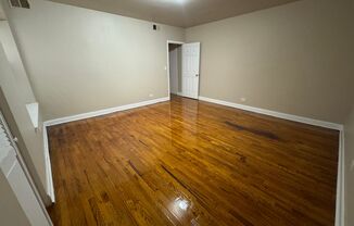 3 beds, 1 bath, $1,300, Unit 4834 #103