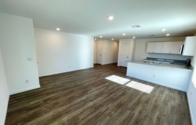 Beautiful Brand new 3 Bedroom, 2 Bathroom Home in New Bullhead Community! HOLIDAY SPECIAL, 1 MONTH FREE RENT!!!