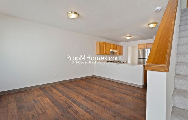 Updated 2 Bedroom Duplex in SE! Brand New Appliances!