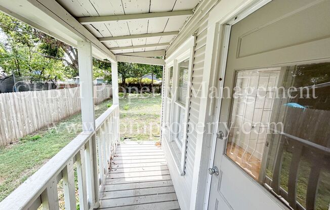 2 beds, 1 bath, $1,600