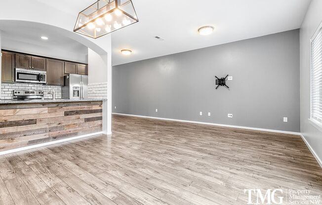 End Unit 3 Bedroom 2.5 Bathroom Townhome in Beautiful Community!