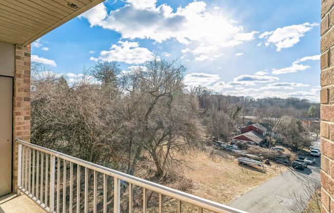 2 beds, 2 baths, 999 sqft, $2,350, Unit I31