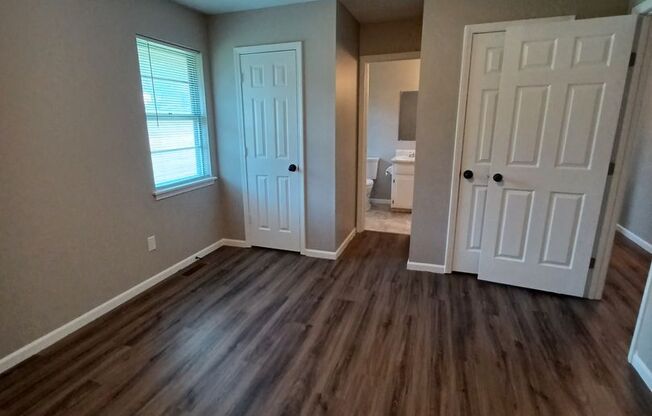 2 beds, 1 bath, 1,300 sqft, $1,679, Unit 7006 N Chas