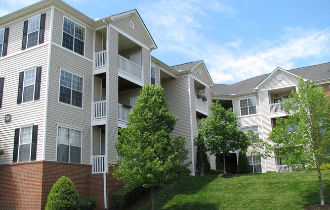 260 Riverbend Dr Apt #4-B