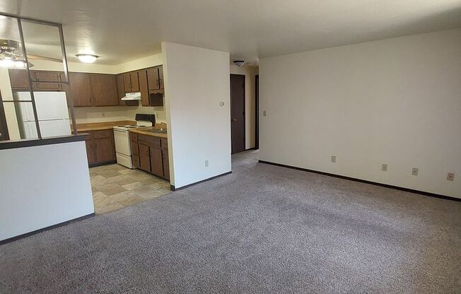 2 beds, 1 bath, 807 sqft, $1,149, Unit 1590-01
