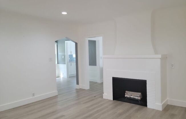 Stunning Remodeled 4 Bedroom House with Large Front Yard, Garage, Pool & Spa in Studio City!