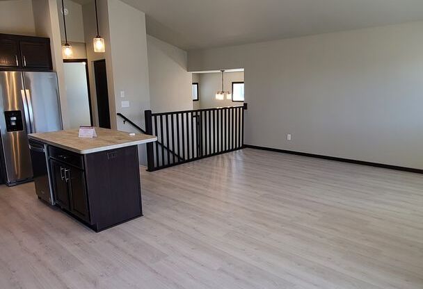 Horace - 3 Bedroom & 2 Bathroom House - Fenced Yard