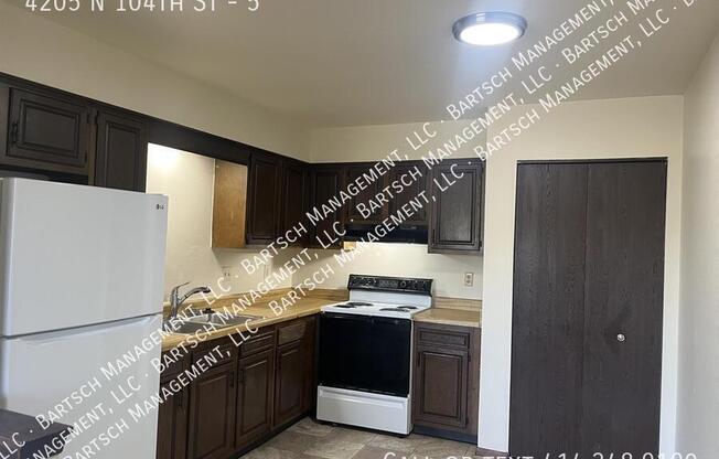 4205 N 104 ST