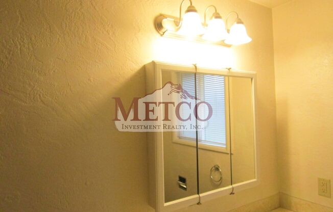 2 beds, 1 bath, 924 sqft, $1,495, Unit 740