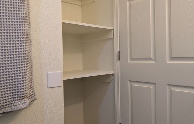 2 beds, 1 bath, 988 sqft, $1,525, Unit 124