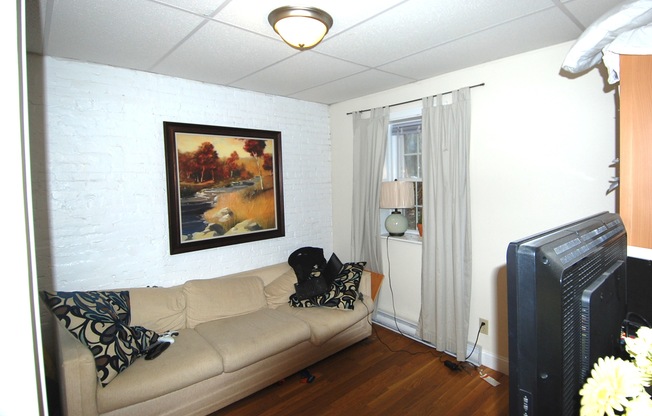 2 beds, 1 bath, $2,995, Unit GBR