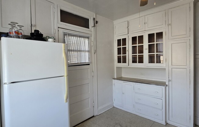 1936 W Estes Ave