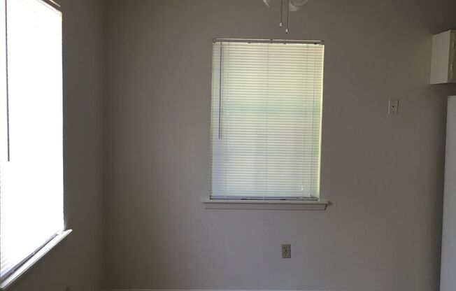 302 S Green 9-12