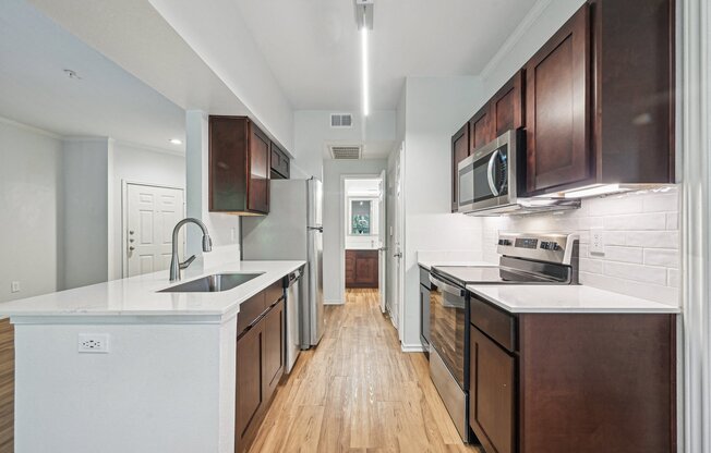 Welcome to Colonnade at Willow Bend