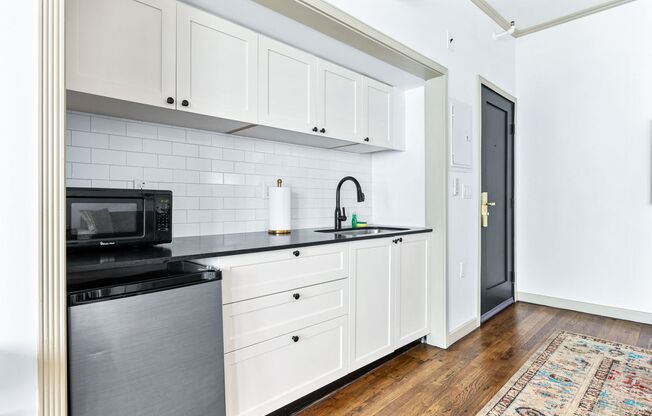 Studio, 1 bath, 300 sqft, $1,700, Unit 214H