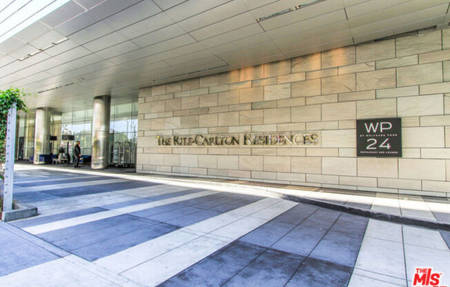 1 bed, 1.5 baths, 1,020 sqft, $5,500, Unit 31F