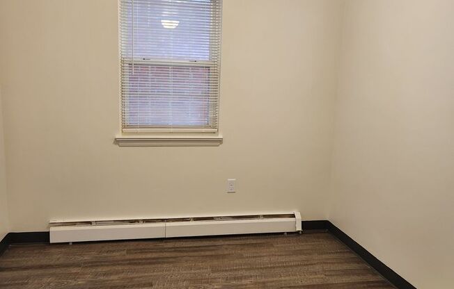 2 beds, 1 bath, 859 sqft, $1,450, Unit GL07004
