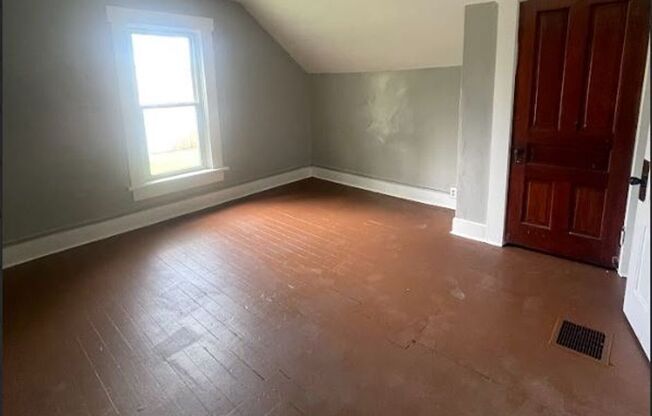 3 bed 1 bath close to everything in Dayton!