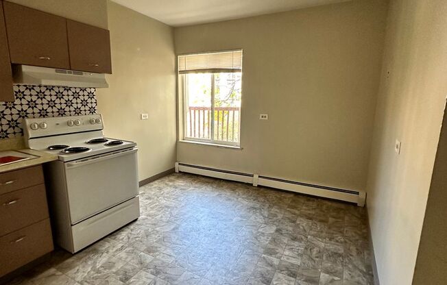 1 bed, 1 bath, $1,300, Unit 1540 A