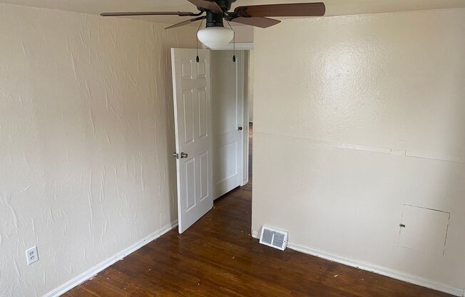 2 beds, 1 bath, $995